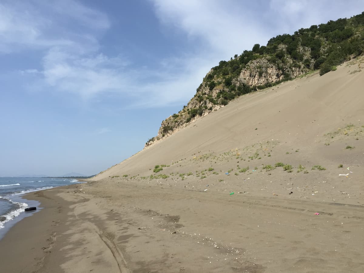 Rana e Hedhun, Albania: Plazhi qe duhet vizituar kete vere