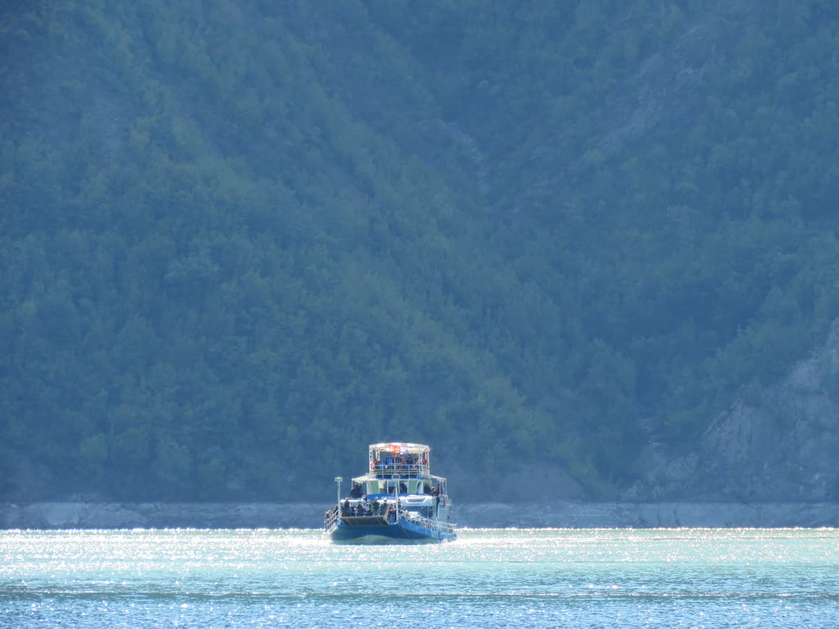 Komani Lake, Albania: Guide veror per udhetare